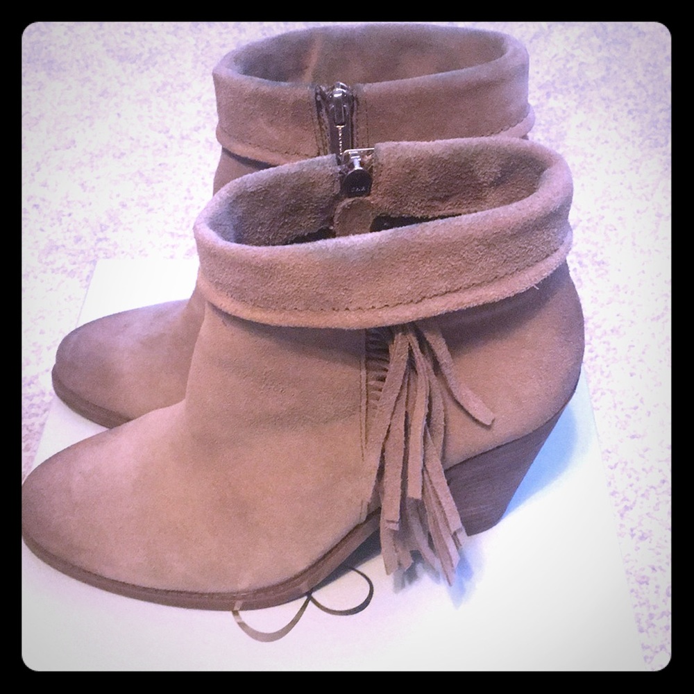 Taupe fringed heeled booties